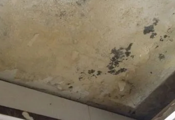 东兴阳台漏水维修公司分享下东兴卫生间渗水维修需要注意哪些问题。
